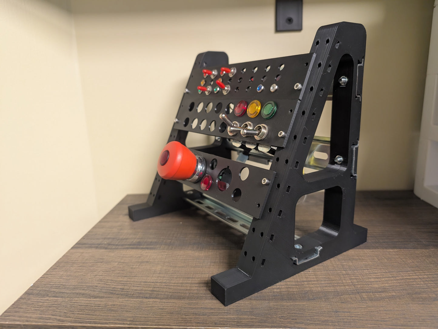 Desktop Operator DIN Rail Stand: Full Kit